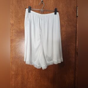 Vintage Vanity Fair Underglows Petti Leg Lace Slip Shorts